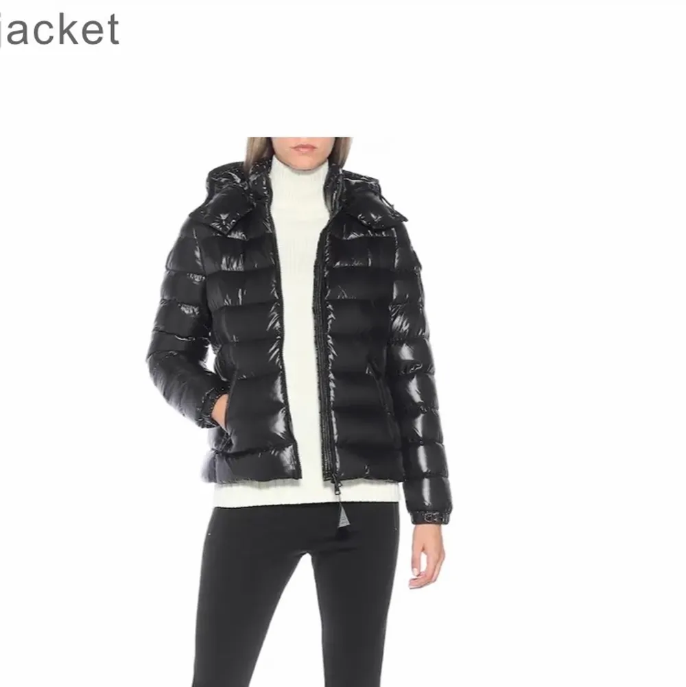 Säljer denna jacka från moncler modell ”bady” i storlek 1 (motsvarande S)💕 den är i väldigt fint skick, dessa bilder är tagna från internet men kontakta mig för bilder på jackan✨ nypris runt 9000kr, kan mötas upp i stockholm annars står köparen för frakten❤️. Jackor.