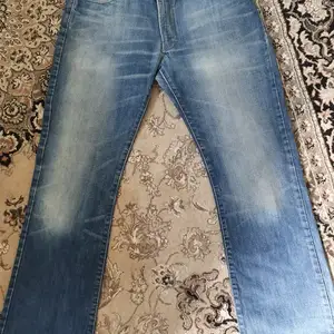 Diesel jeans strl 32. Lite slitna vid bensluten. 