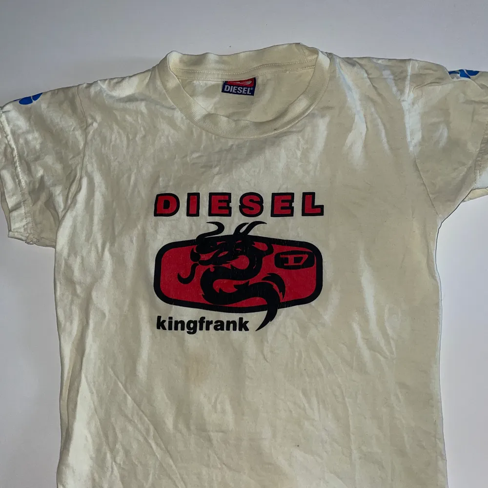 Säljer en diesel kingfrank T-shirt för 150 kr i storlek xs . T-shirts.