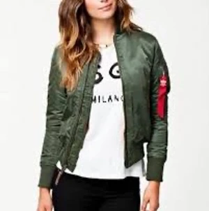 Bomberjacka  - Nyskick, knappt använd. Pris går att diskutera vid snabb affär. Lånad bild. 