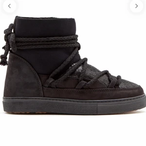 INUIKII skor - Säljer nu mina INUIKII skor för att de inte längre passar mig i storleken. Köpta senaste vintern från NK för 2000 kr och inte använda mycket, de är i väldigt bra skick! Super snygga till hösten/vintern😍 Kontakta mig vid intresse eller för frågor, priset kan diskuteras!