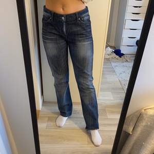 Fina jeans från Crocker i modellen 328 straight. Jag är 1,65 cm lång🌙😇