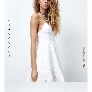 Zara klänning - Säljer denna super söta klänningen från zara då den inte passar mig. Nypris 350. Buda från 150kr. Köpare står för frakt