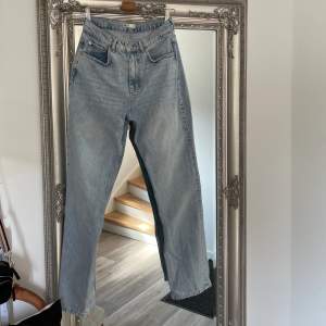 Jeans från Gina som knappt blivit använda då de är för stora och för långa (är 161 cm). Ordinarie pris: 599 ❤️