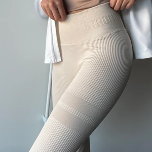 Stronges leggings  - Träningstights från Stronger. Använda fåtal gånger, som nya!! 