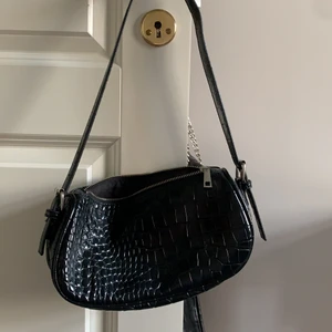 Baguette bag - Så fin väska i jättebra skick. Får plats med jättemycket i den och passar till allt verkligen!