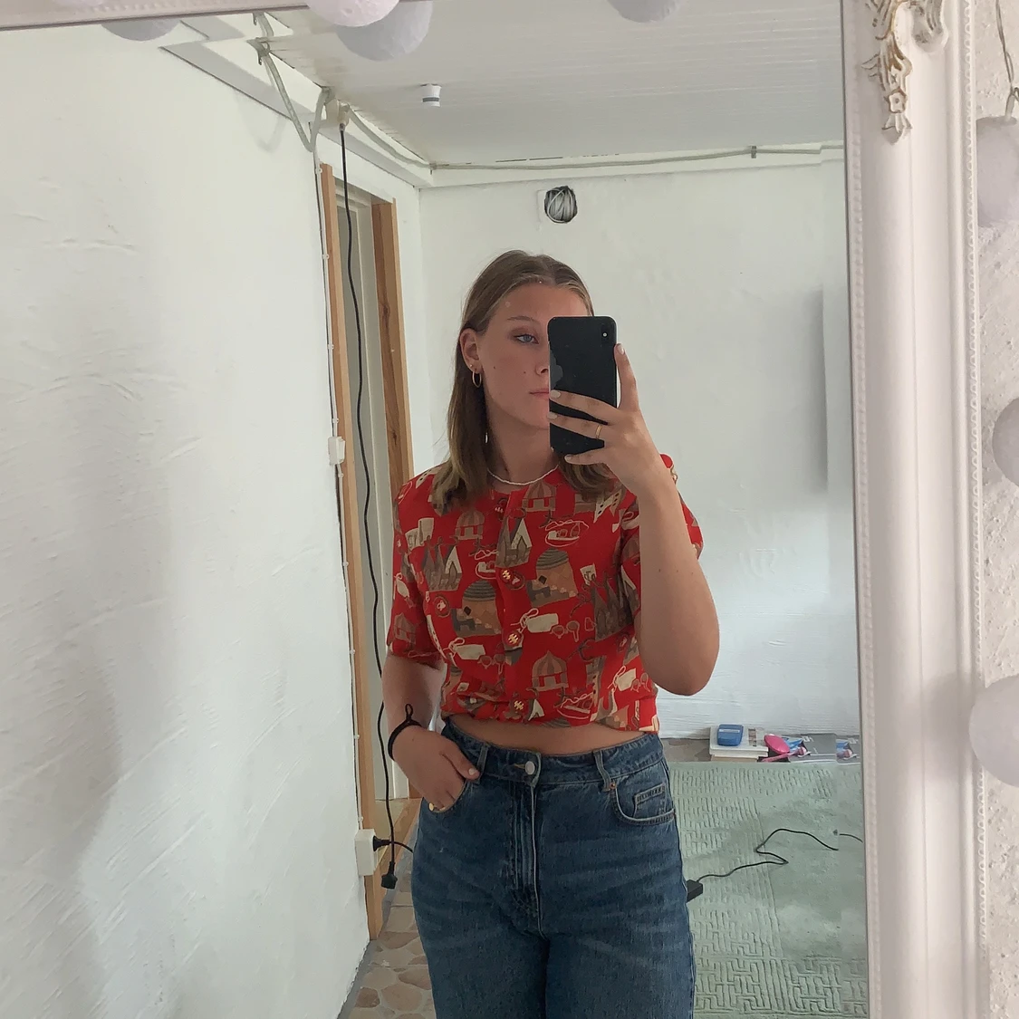 Röd mönstrad skjorta