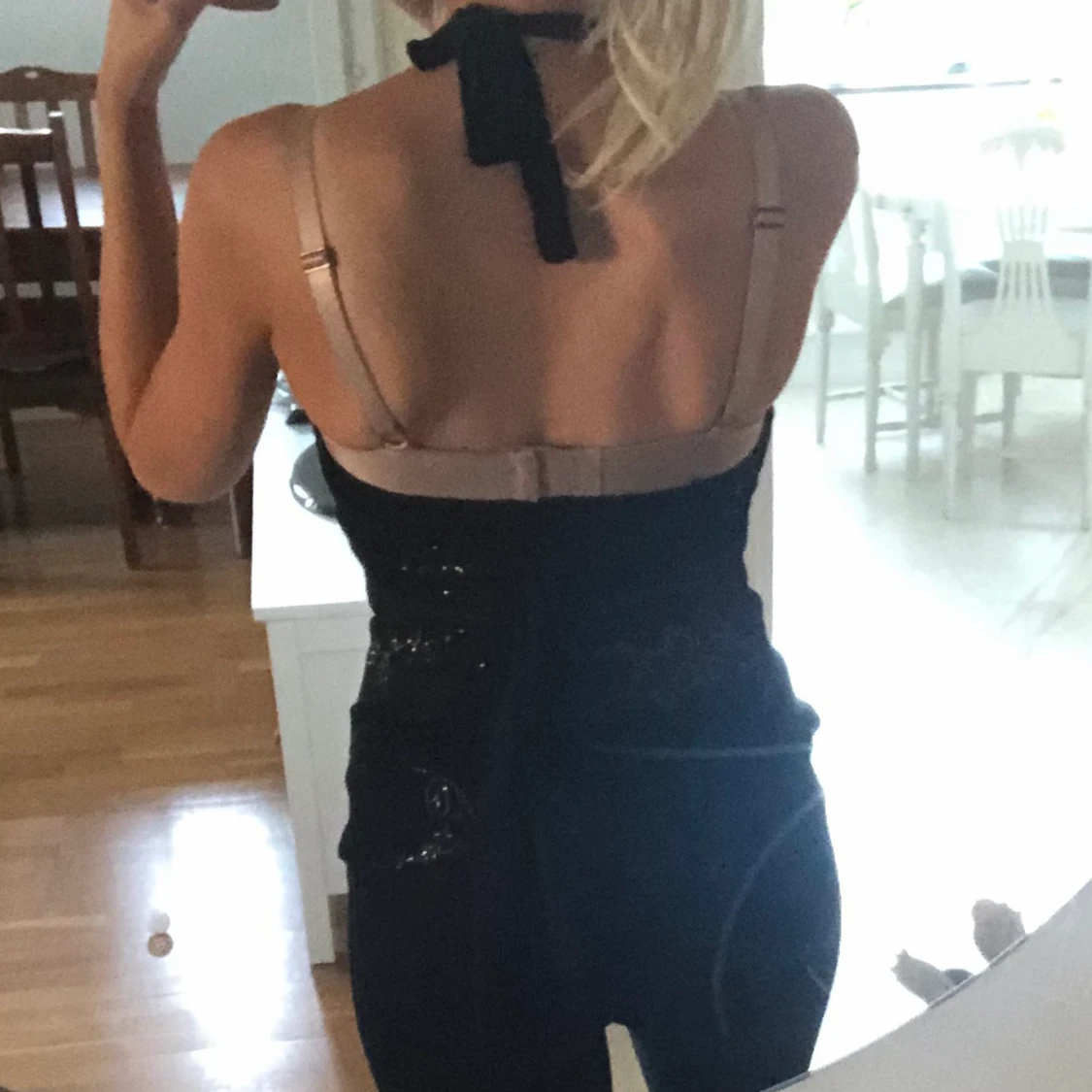 Svart linne med halster neck  - 91