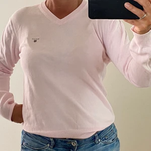 Rosa Ganttröja - Rosa långärmad Gant-tröja, använd högst tre gånger. Storlek 2XL, 158/164 cm, 13-14 years