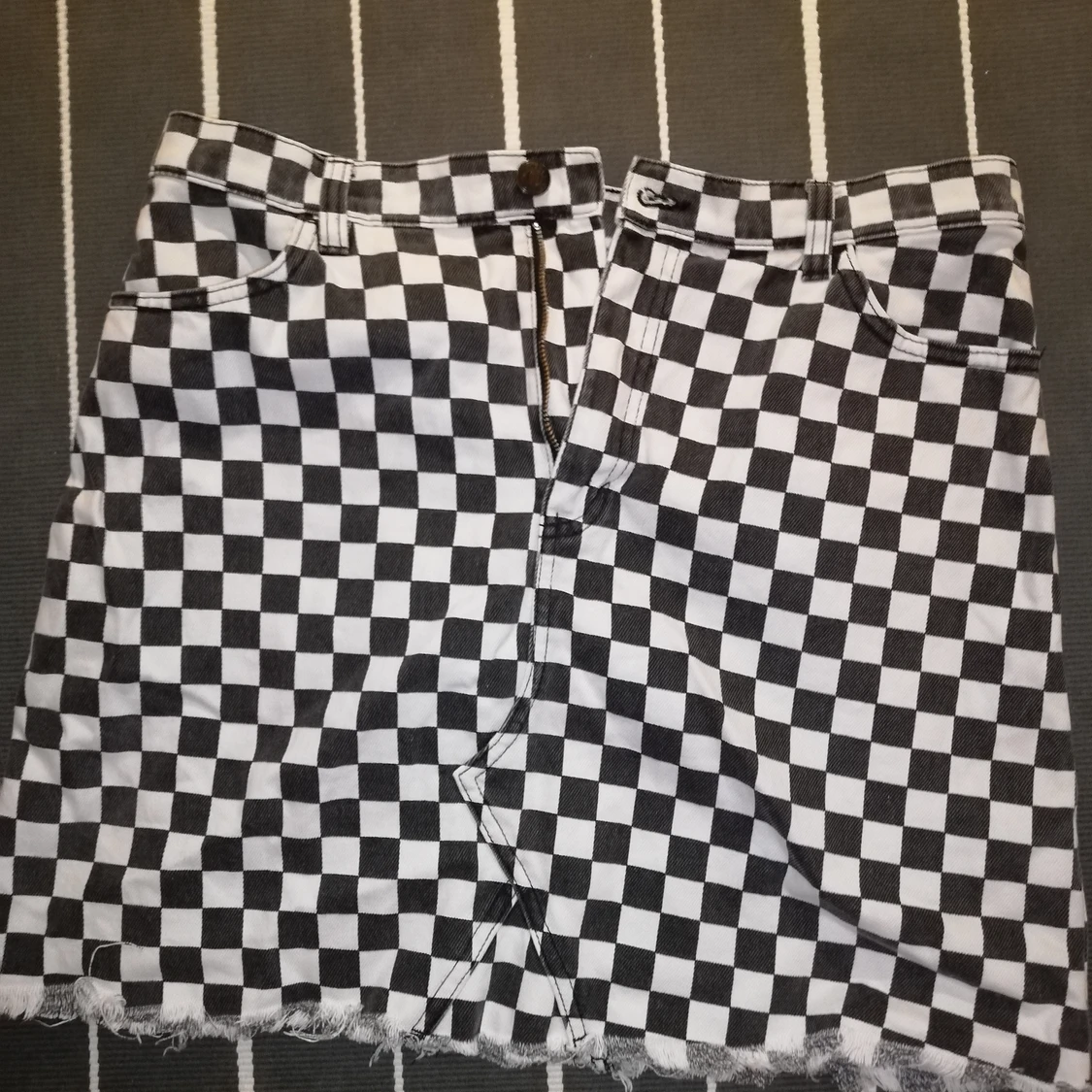 Monki rutig jeanskjol strl 42