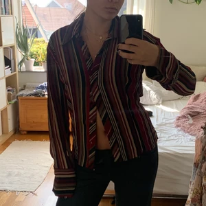 Mesh skjorta från Street One - Mesh skjorta/blus från Street One. Köpt second hand men är i väldigt bra skick! Storlek 38! Dm:a för fler frågor! Köparen står för frakt. 