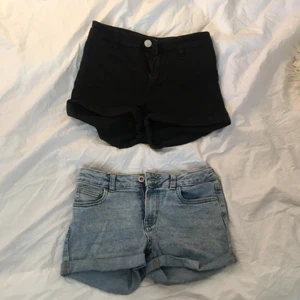 svarta och blåa jeansshorts! - Man kan köpa de här shortsen enskilda eller tillsammans, spelar ingen roll. De blåa är storlek XXS/XS och är mest troligt ifrån Target i Australien, de svarta är från H&M och är i storlek 32🤎 de svarta har används mycket, och de blåa inte mycket alls. Tänker ta 50kr st. Frakt blir 45kr för 1-2 par shorts✨ pris kan sänkas lite om du tar kontakt
