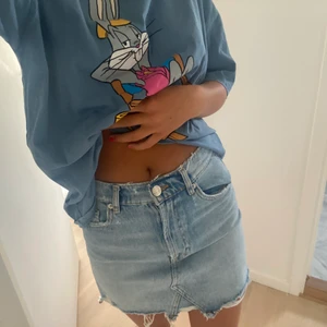 Jeans kjol - Så snygg jeans kjol från zara! Sittersuper fint på och e så najs. 