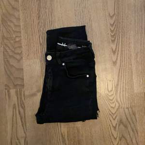 Svarta jeans från bikbok