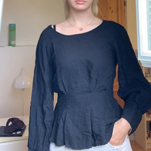 Långärmad topp - Jättefin tröja som knappt är använd med dragkedja i ryggen 