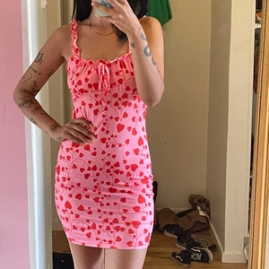 Söt klänning  - Stretchiga klänning (passar nog 34-40) 