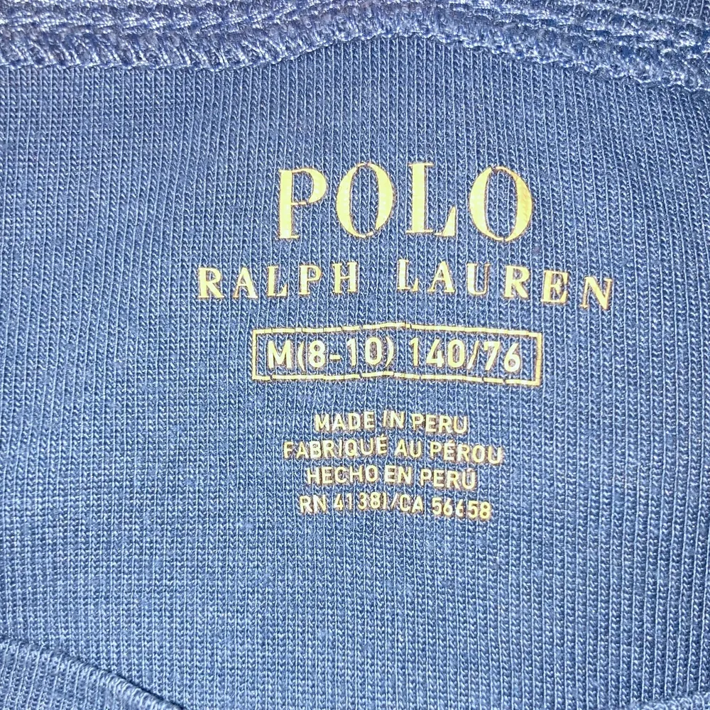  Polo Ralph Lauren  T-shirt i storlek 8-10 år är som en   XS kostar 70 inklusive frakt . T-shirts.