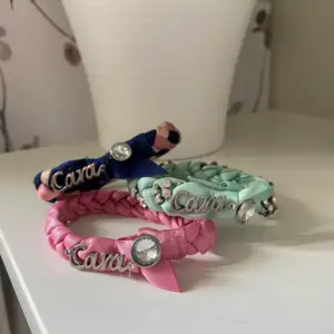 Armband från Cara Collection i fint skick köpta för över 200kr styck säljer alla 3 för 200kr 