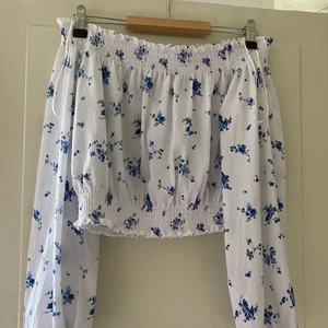 Blåvit topp  - En supergullig topp från H&M✨ nyskick, frakt tillkommer på 30 kronor 