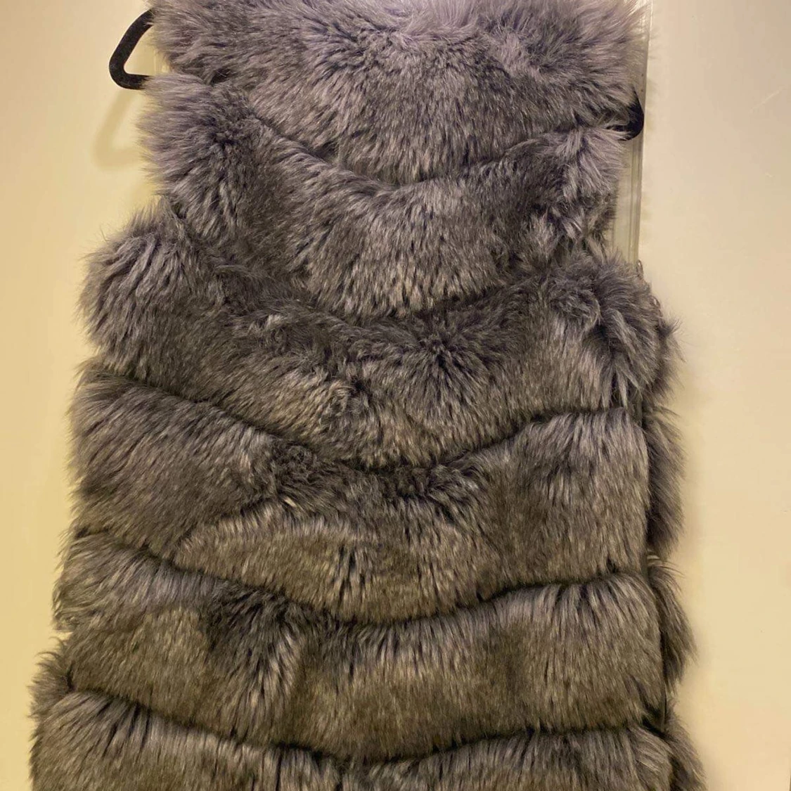 Grå-brun pälsväst (ej äkta)
