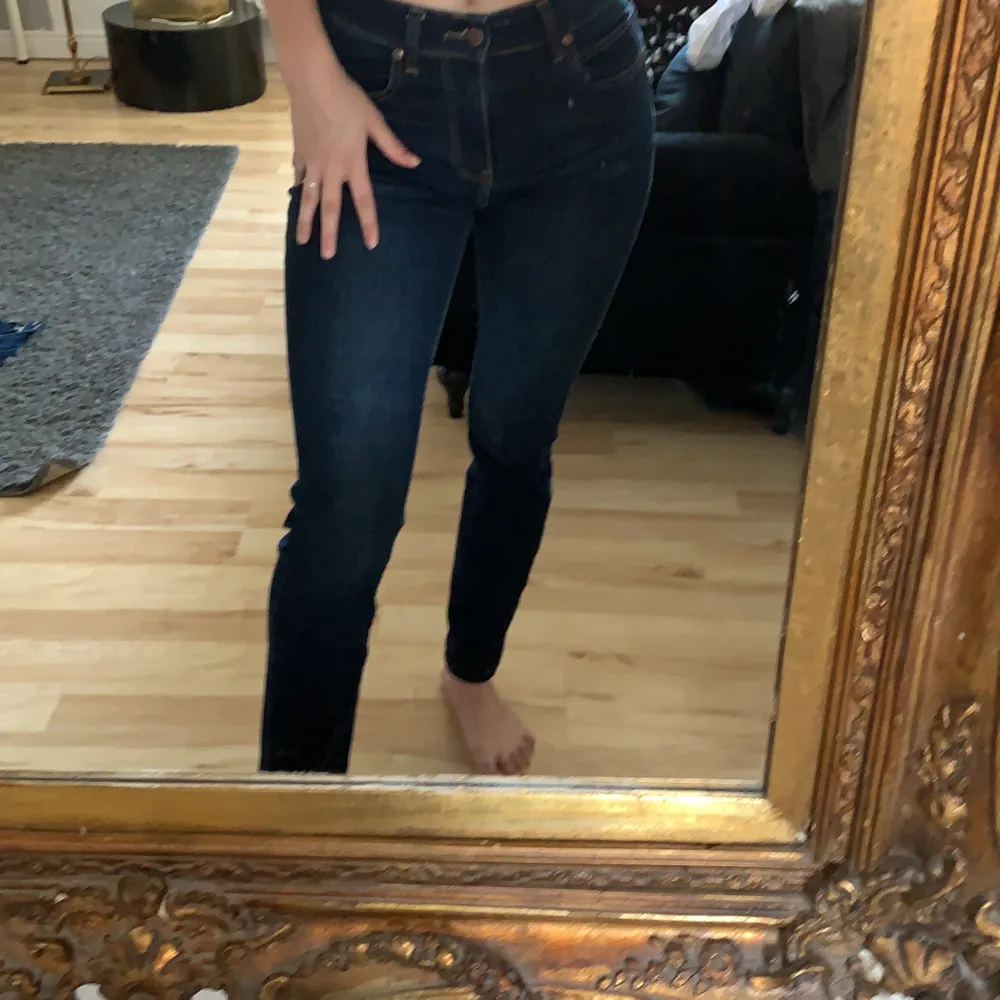 Supersköna highwaisted skinny jeans. Storlek 30/30 passar mig perfekt som vanligtvis har 36/38✨ 20kr. Jeans & Byxor.