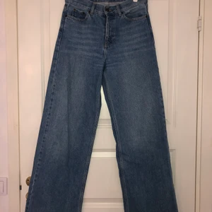 Junkyard jeans  - Säljer mina junkyard jeans i storlek 26, modellen WIDE LED. Sparsamt använda! 