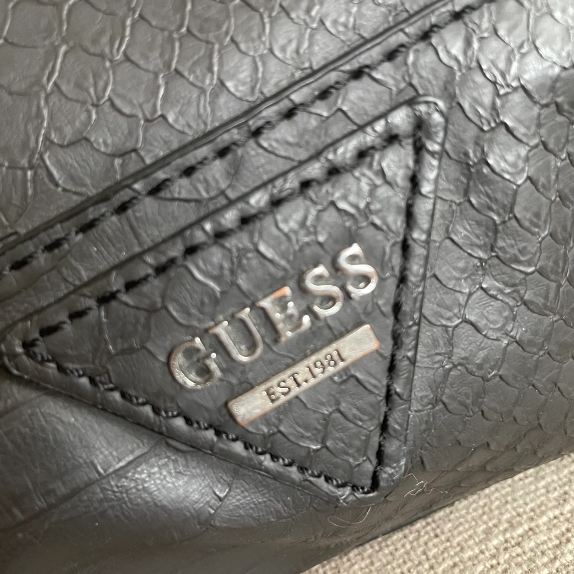 Äkta Guess handväska och plånbok. - 90