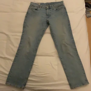 Levis Jeans - Säljer ett par 511 i strl 30/30. Använda lite men inget man märker på byxorna, de är alltså i fint skick. Köpta för 1000 på Levis 