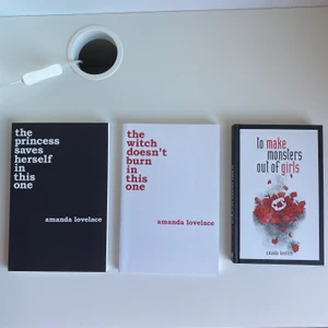 Engelska poesi böcker  - Engelska poesi böcker som jag vet är ganska svåra att få tag på i Sverige, endast lästa en gång var och den längst till höger är inte läst, minns att dem var ganska populära för några år sen, går att köpa separat också, fri frakt✨