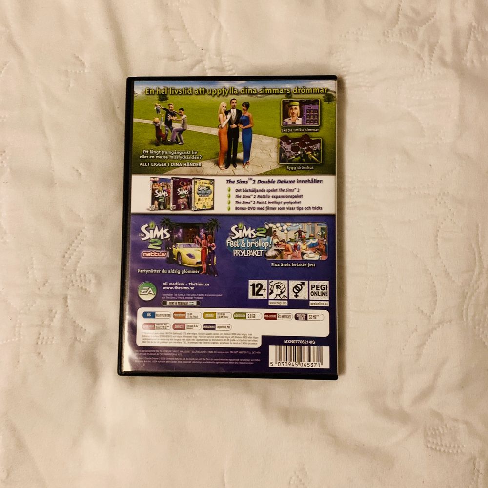 Sims 2 Double Deluxe (PC)  50kr.  Kolla gärna in mina andra inlägg, Vi intresse av fler varor så fixar jag ett bra paketpris!. Övrigt.
