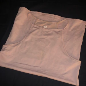 Träningslinne M - Rosa träningslinne från better bodies i storlek M, passar dock en som har XS/S också som jag har 🥰 använt en gång, som ny! 