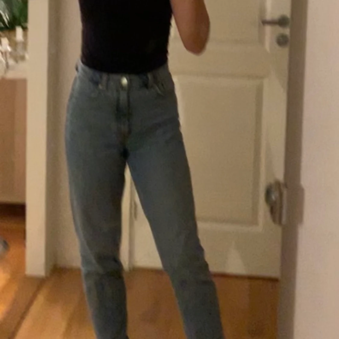 Jätte fina Mom jeans från monki i storlek 25, kostar 80 kr