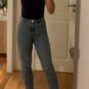 Mom jeans, storlek 25