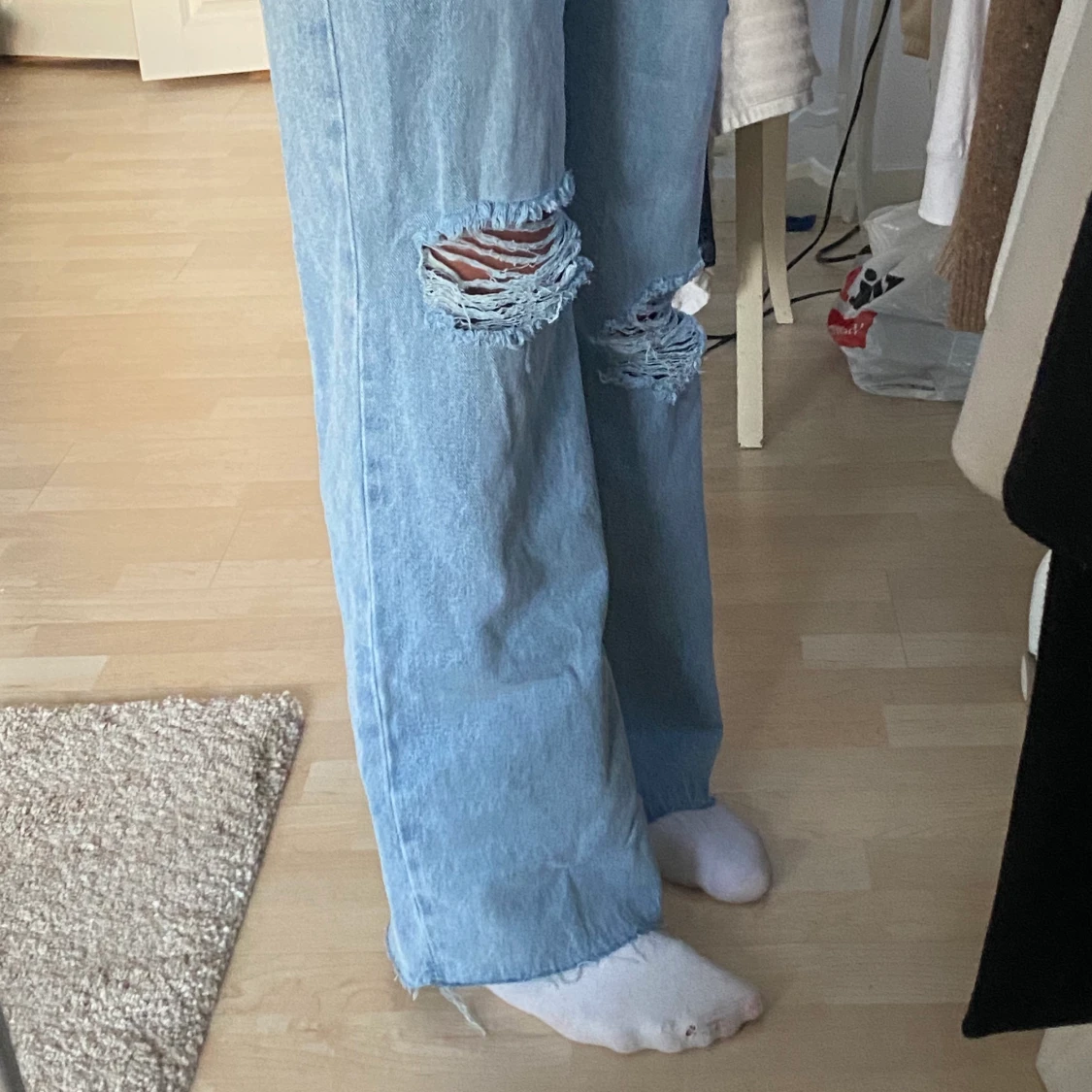 Supersnygga jeans med slitning  - 91