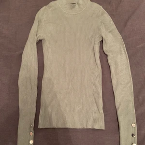 Grön tröja  - Grön stretchig tröja 