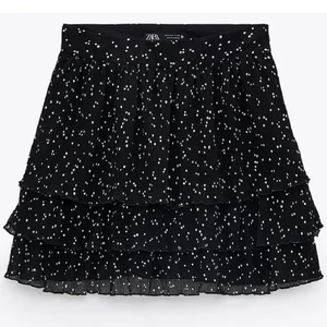 Zara kjol - Jättefin Zara kjol i storlek M men skulle säga att den sitter mer som en S. Frakt tillkommer. 