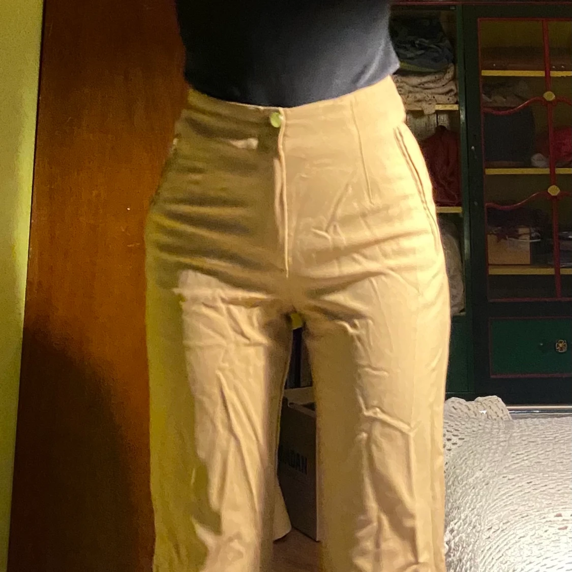 Superhärliga beiga byxor - 90