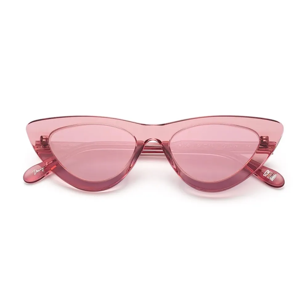 Superfina Chimieyewear glasögon i Guava #006 Endast använda ett fåtal gånger, inga repor. Säljer pga har köpt nya. Perfekta nu till sommaren! 300kr INKLUSIVE FRAKT !!!. Accessoarer.