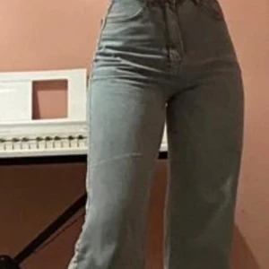 Byxor storlek S - Helt oanvända byxor i storlek S