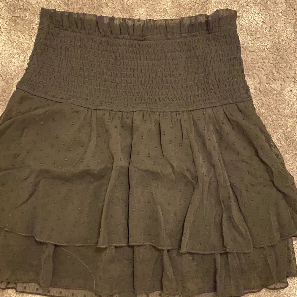 Jätte söt prickig kjol från bikbok 💕 köparen står för frakt . Kjolar.