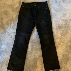 Ralph Lauren jeans - Snygga lågmidjade jeans från Ralph Lauren. Säljs pga kom aldrig till användning. Aldrig använda men väldigt snygga. Buda från 270kr eller köp direkt för 350kr. Köparen står för frakt!