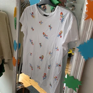 Paljett-tröja - Paljett-tröja från ZARA! skrynklig, men aldrig använd! Paljetterna gör livet till en fest🥳 storlek S!