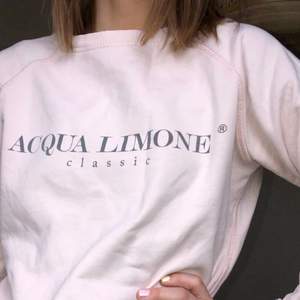 Säljer denna knappt använda Acqua Limone tröjan, i storlek S. Säljs för 225kr exkl frakt 💚💜💘😘