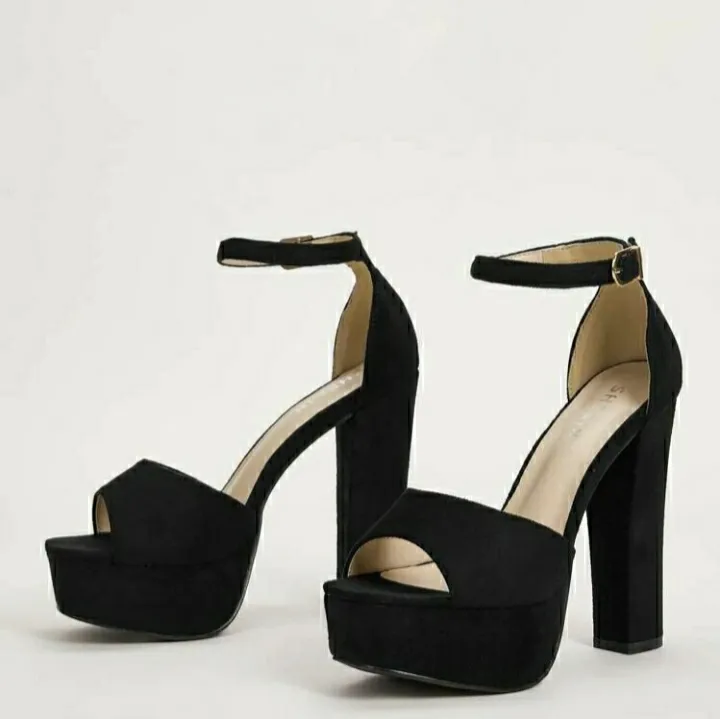 High heels with ankle strap from SheIn, havent been worn only tried on. Not my taste after all.. Skor.