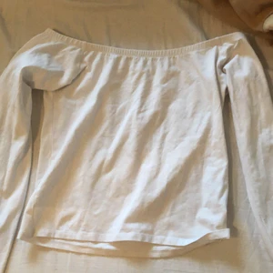 Off-shoulder tröja - Långärmad off-shoulder tröja vit