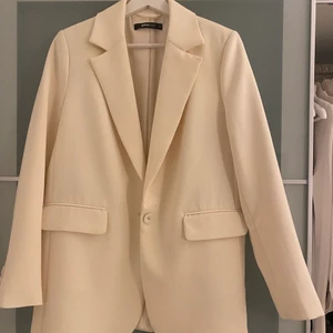 Snyggaste blazern  - Knappt använd köpt på Gina för 699kr. 