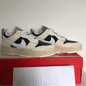 WMNS NIKE DUNK LOW DISRUPT - Säljer ett par dunk disrupt i färgen Black/white-pale ivory. Skorna är helt nya och köptes via snkrs appen under ett drop. Skriv gärna vid funderingar eller efterfrågan på fler bilder.
