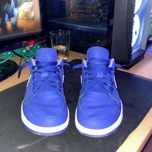  Hej ja säljer mina skor för ett bra pri -  Hel tya för 1250kr  o MIT pris är   800kr