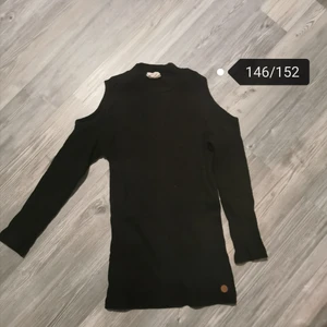 Strl 146/152 (xs)  - Möts upp eller skickas mot portokostnad samfraktar givetvis 🥰