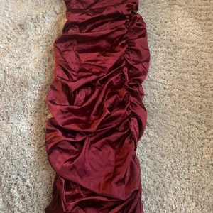 Röd festklänning  - Festklänning från Asos